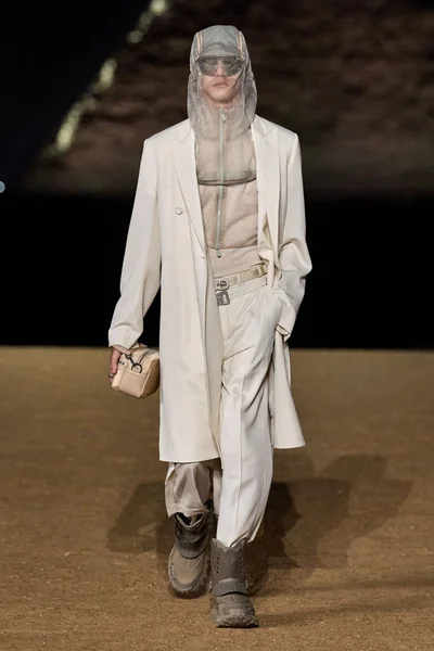 Look 4